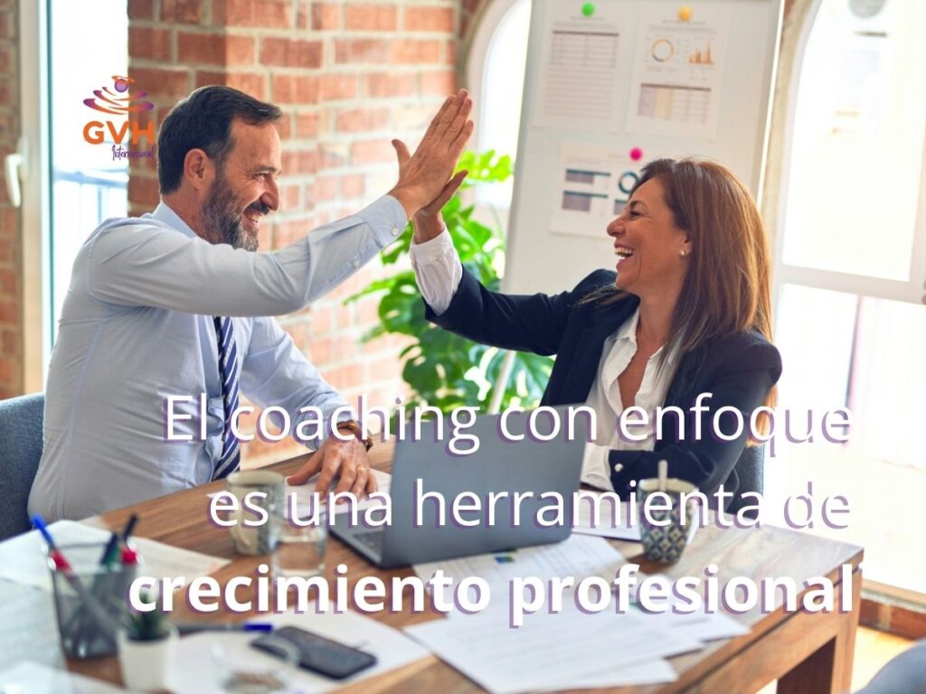high five personas trabajando