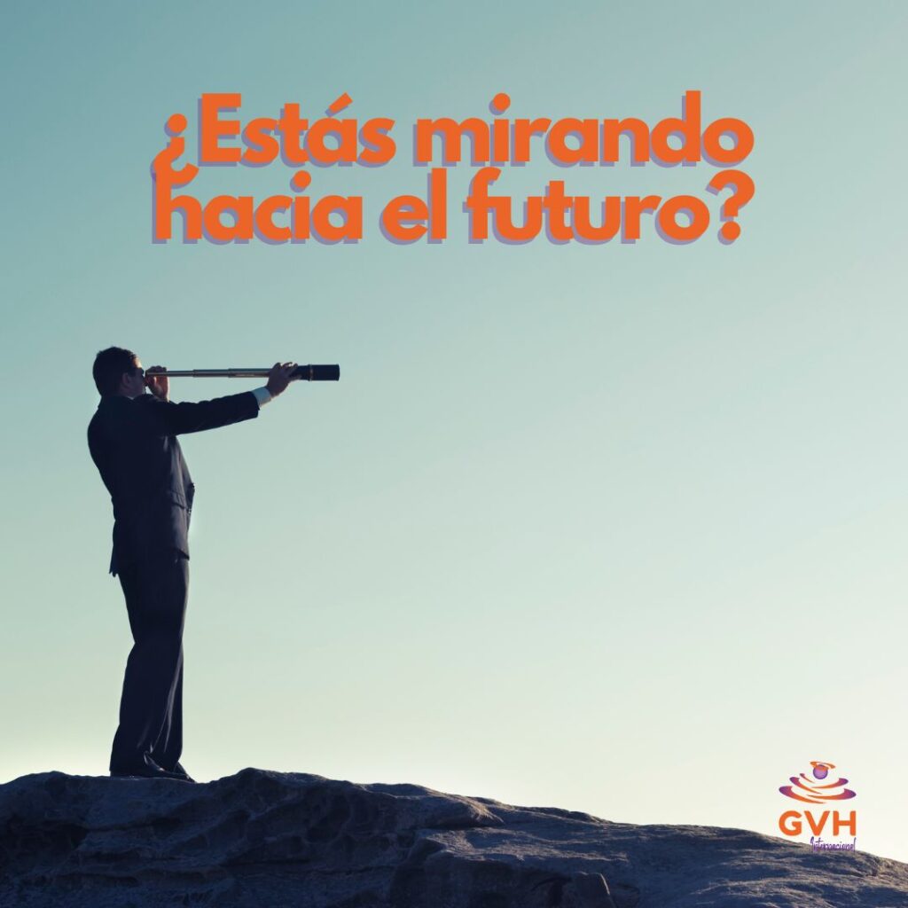 silueta de un hombre mirando por un telescopio