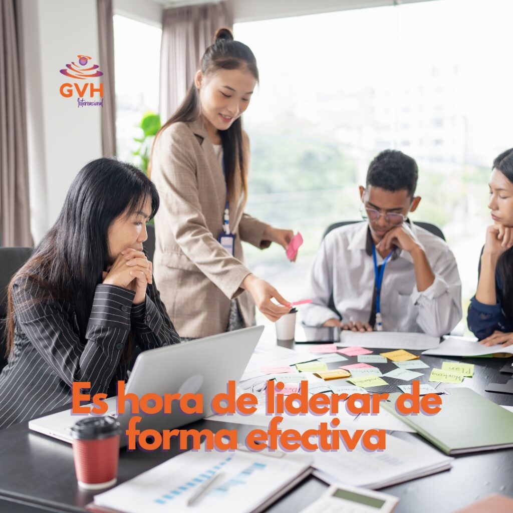 líder aplicando técnicas de pnl con su equipo