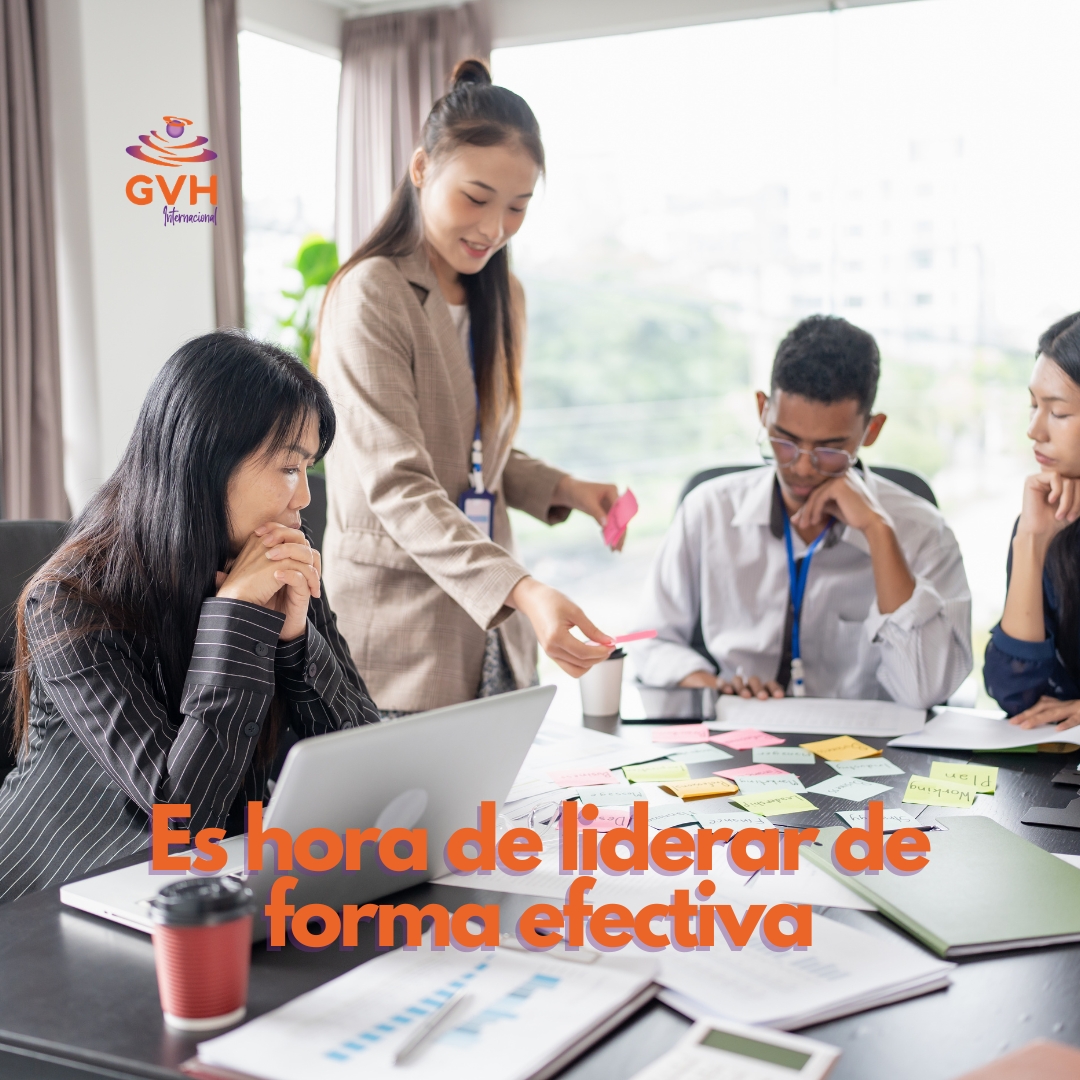 líder aplicando técnicas de pnl con su equipo